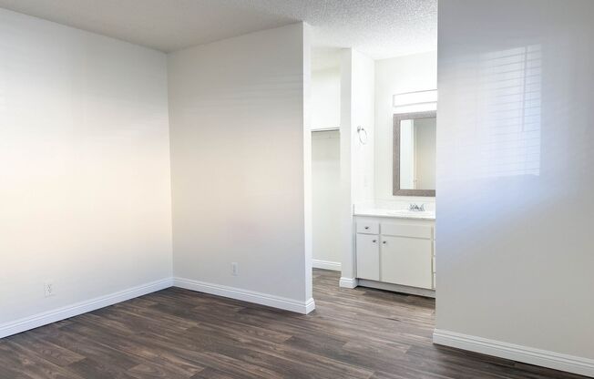 2 beds, 1.5 baths, $2,195, Unit 5