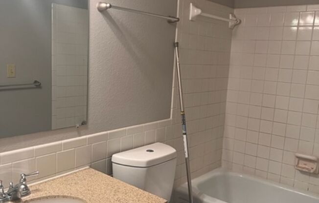 2 beds, 1.5 baths, 1,698 sqft, $1,275, Unit 1303