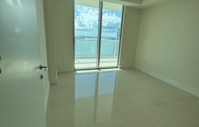 Stunning 2Bed/ 2Bath residence for rent at MET1