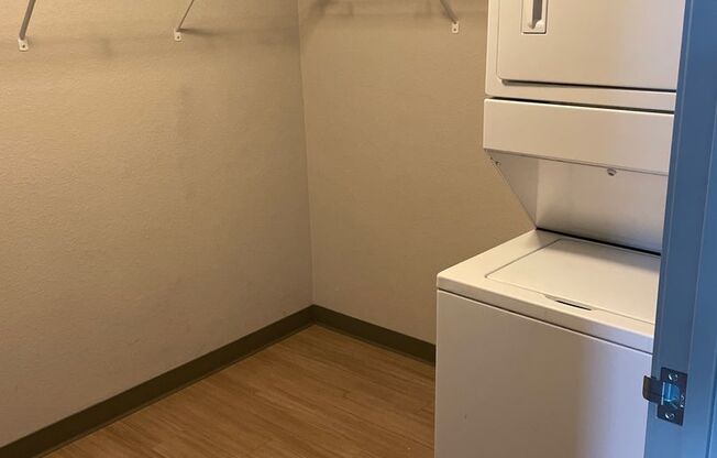 Studio, 1 bath, 734 sqft, $1,495, Unit 308