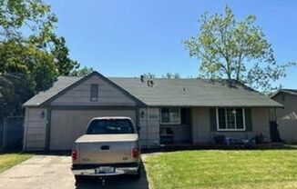Adorable 3/2 Central Sacramento!  PLEASE READ ENTIRE AD FOR VIEWINGS!