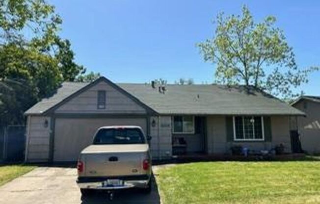 Adorable 3/2 Central Sacramento!  PLEASE READ ENTIRE AD FOR VIEWINGS!