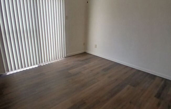 2 beds, 1 bath, 800 sqft, $1,095, Unit 190103