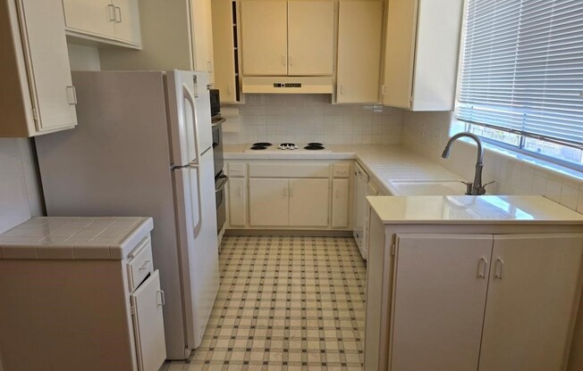 1 bed, 1 bath, 719 sqft, $2,000, Unit 323