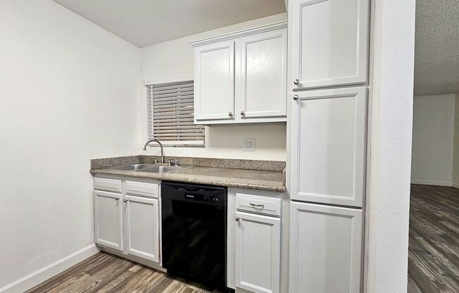 2 beds, 2 baths, 970 sqft, $2,395, Unit 087