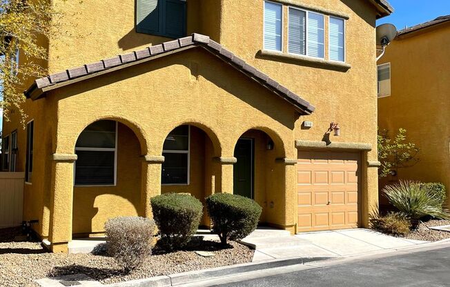 DARLING 3 BEDROOM, 2.5 BATH LOCATED IN GATED COMMUNITY