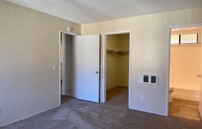 2 beds, 2 baths, 920 sqft, $2,320, Unit 194
