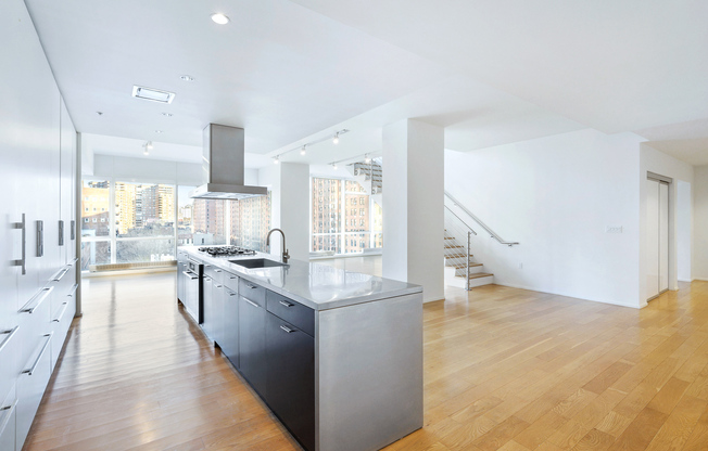 245 10 AVE