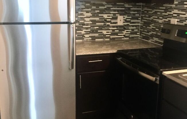 *** Beautiful & Updated Apartment in Mt. Washington * 1 Block to Grandview Ave * Pet Friendly * Available Now ***