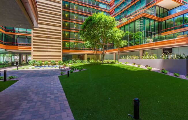 2 beds, 2 baths, $2,100, Unit # 523