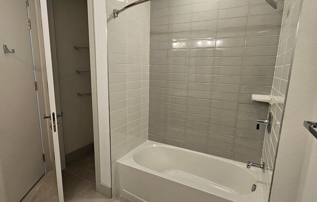 3 beds, 2 baths, 1,360 sqft, $2,845, Unit 431-3407