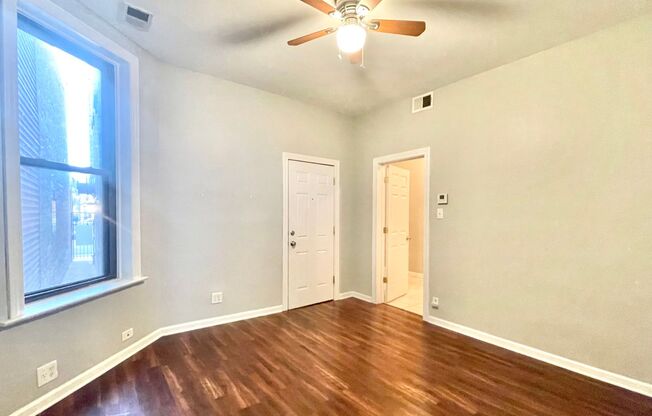 2 beds, 1 bath, 950 sqft, $1,600, Unit Unit 1R