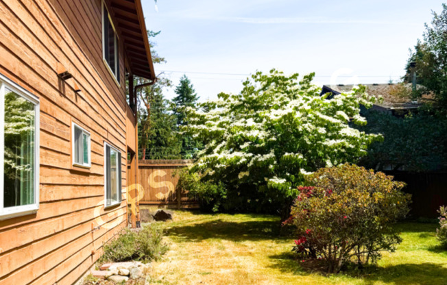 Spacious 2 bedroom with Garage Parking!