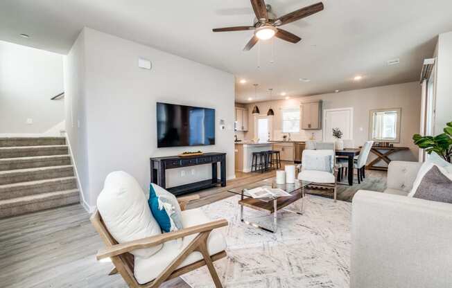 Canvas at Denton Living and dining area hardwood style flooring first floor open floor plan, build to rent, homes for rent in Denton, professionally managed rental home community, private yards, low maintenance, pet-friendly.