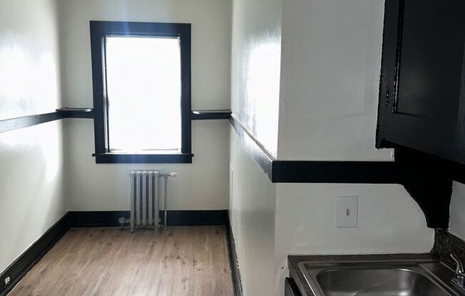 1 bed, 1 bath, $850, Unit 2