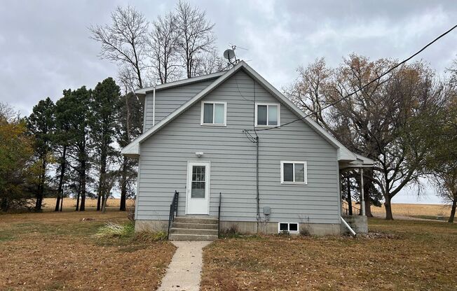 Charming 4-Bedroom Home with Open Layout & Expansive Yard Near Garretson!