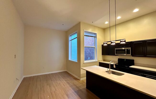 Studio, 1 bath, 653 sqft, $1,099, Unit 407 Unit 203