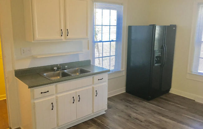 Beautiful 2 Bedroom 1 Bathroom Home with Spacious Living and Backyard