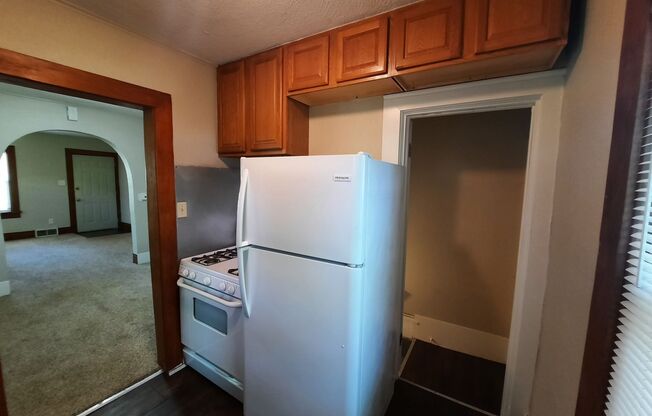 2 beds, 1 bath, $1,095