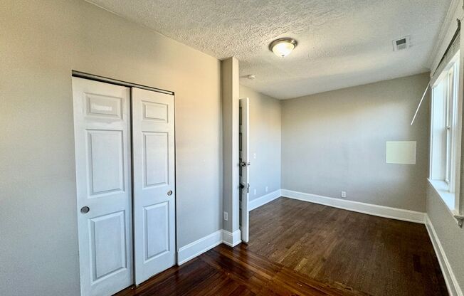 2 beds, 1 bath, 700 sqft, $1,200, Unit Unit 2