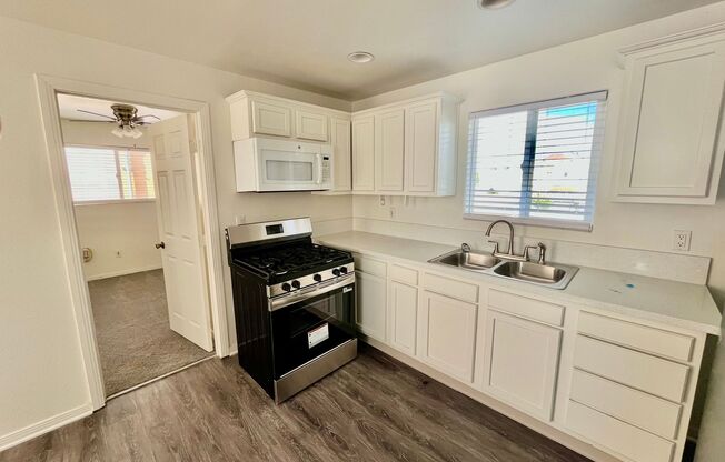 4018 - 4020  Swift Ave