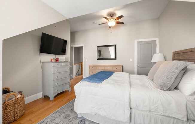 3 beds, 2.5 baths, 1,757 sqft, $4,500, Unit 3