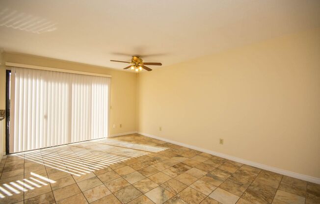 Spacious 3BR Condo with Pool View in Tanglewood!!