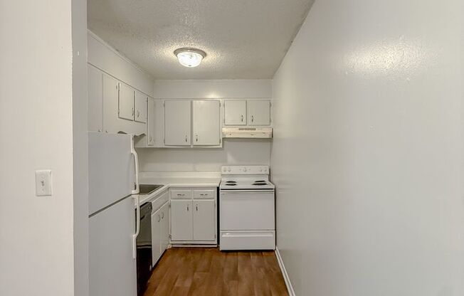 1 bed, 1 bath, 650 sqft, $950, Unit F8