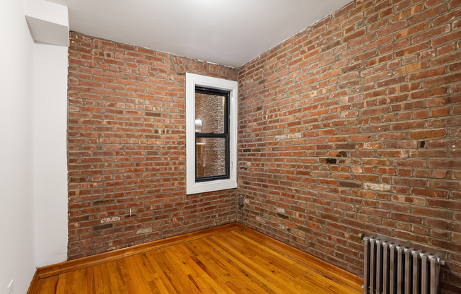 258 W 15 ST