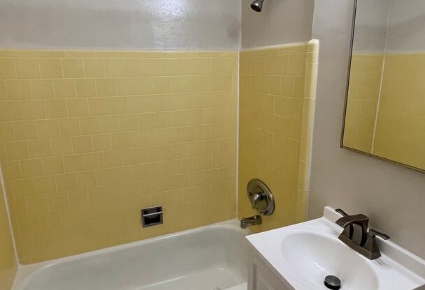 1 bed, 1 bath, 454 sqft, $2,395, Unit 22