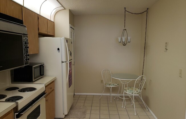 P522 - 7300 Sun Island Drive #702