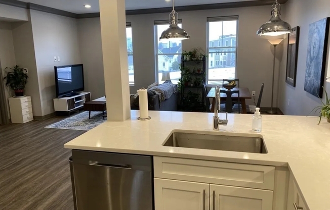 2 beds, 2 baths, $3,900, Unit 6