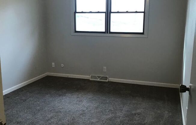 2 beds, 1.5 baths, 1,300 sqft, $1,195