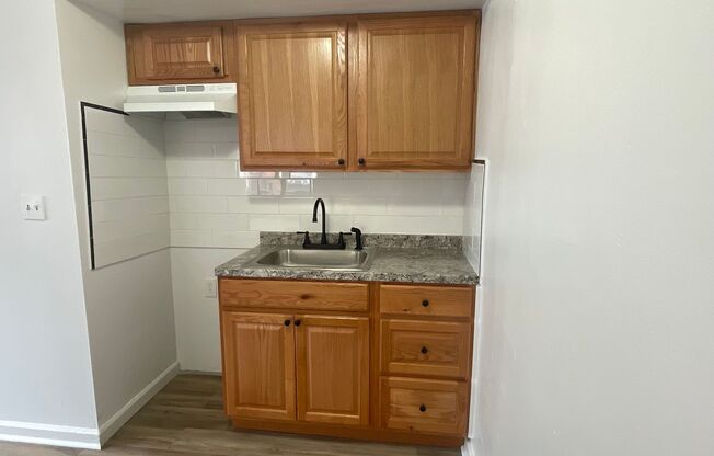 Studio, 1 bath, $1,275, Unit 80-A