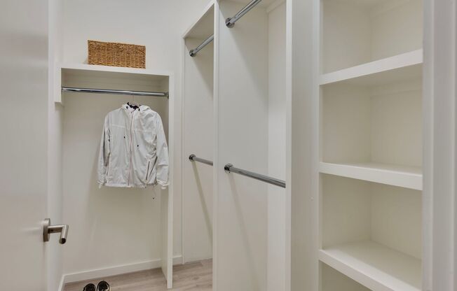 1 bed, 1 bath, $800, Unit Unit 7 Suite E - 226 N Dillard St