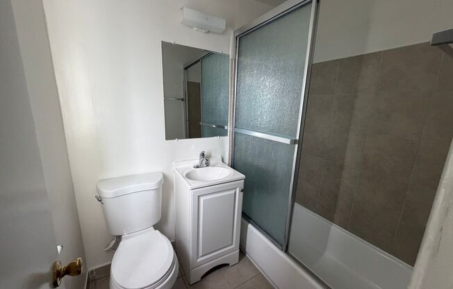 1 bed, 1 bath, 382 sqft, $1,595, Unit 6