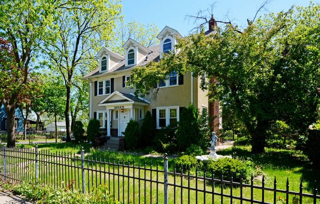 Beautiful Home For Rent in Minneapolis!