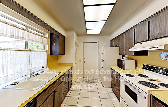 10413 W OAK RDG DR