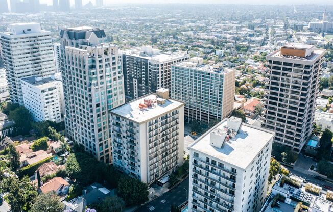 1 bed, 2 baths, $2,695