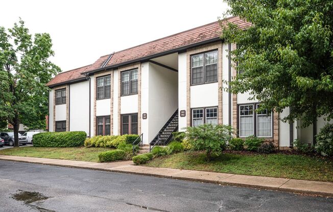 One Level 3 Bed, 2 Bath Condo in Belle Meade