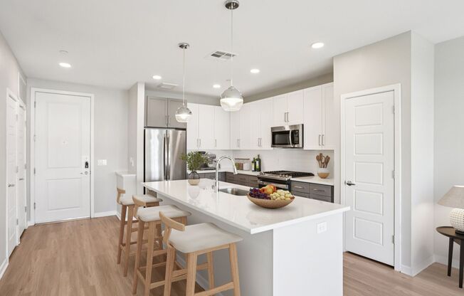 1 bed, 1 bath, 843 sqft, $1,699, Unit 425