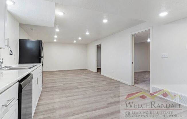 3 beds, 1 bath, 1,200 sqft, $1,495, Unit 2928 Grant Ave - B