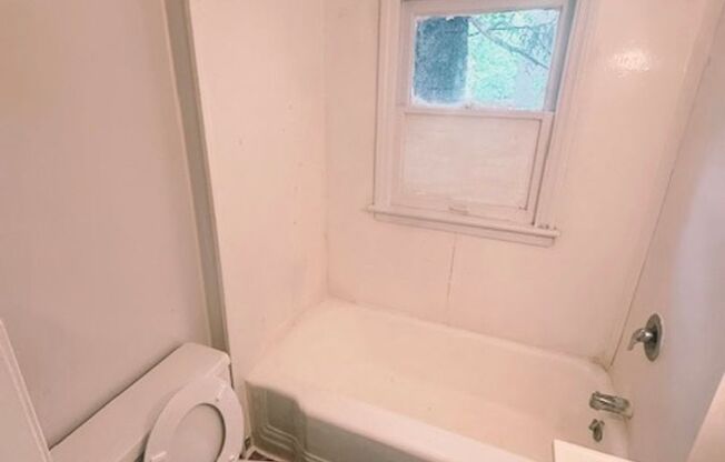 208 W Oakland Ave