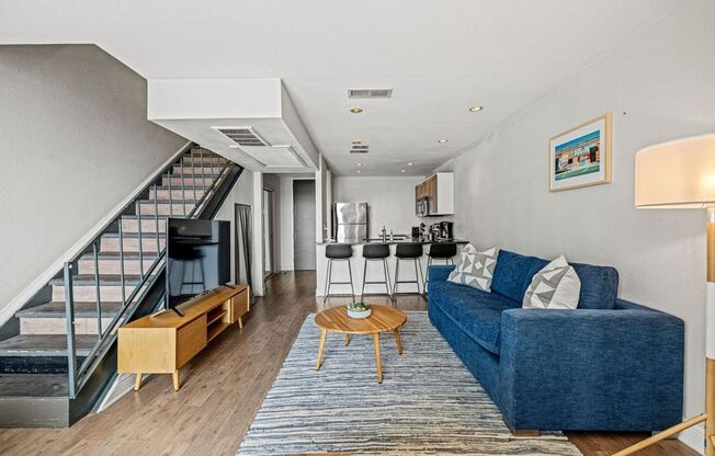 2 beds, 1 bath, 950 sqft, $2,400, Unit 308