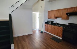 1 bed, 1 bath, $1,000, Unit Rear