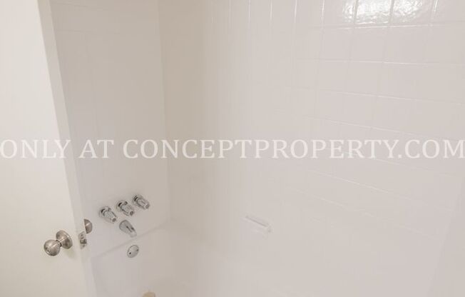 2 beds, 1 bath, 880 sqft, $1,249, Unit 17