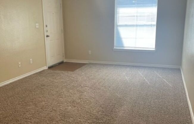 1 bed, 1 bath, 649 sqft, $799