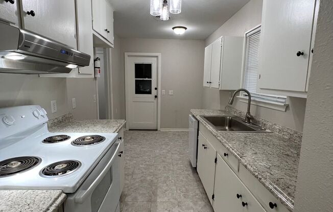 3 beds, 1 bath, $1,425