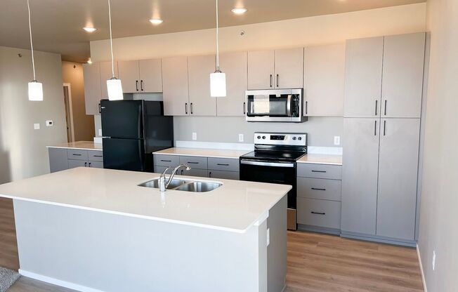 2 beds, 2 baths, 1,280 sqft, $1,750, Unit Bldg 5 Apt 5323