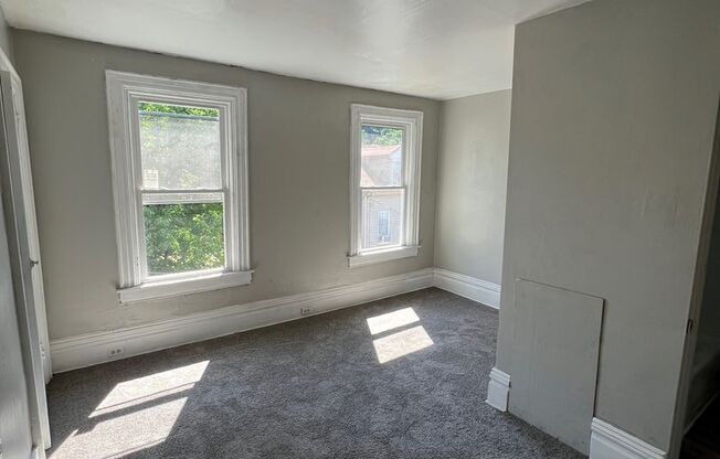 2 beds, 1 bath, $1,050